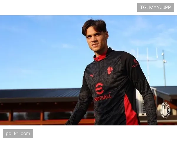 伤病报告:AC米兰关键后卫因肌肉疲劳缺席合练,可能影响球队周末联赛的转换防守 伤病报告:AC米兰关键后卫因肌肉疲劳缺席合练,可能影响球队周末联赛的转换防守